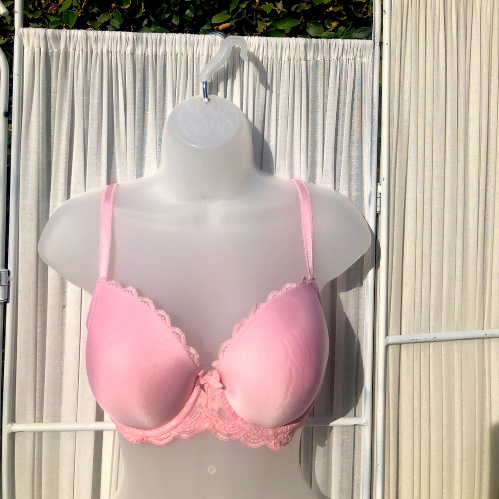 Victoria’s Secret 32 DDD bubblegum pink lacy bra